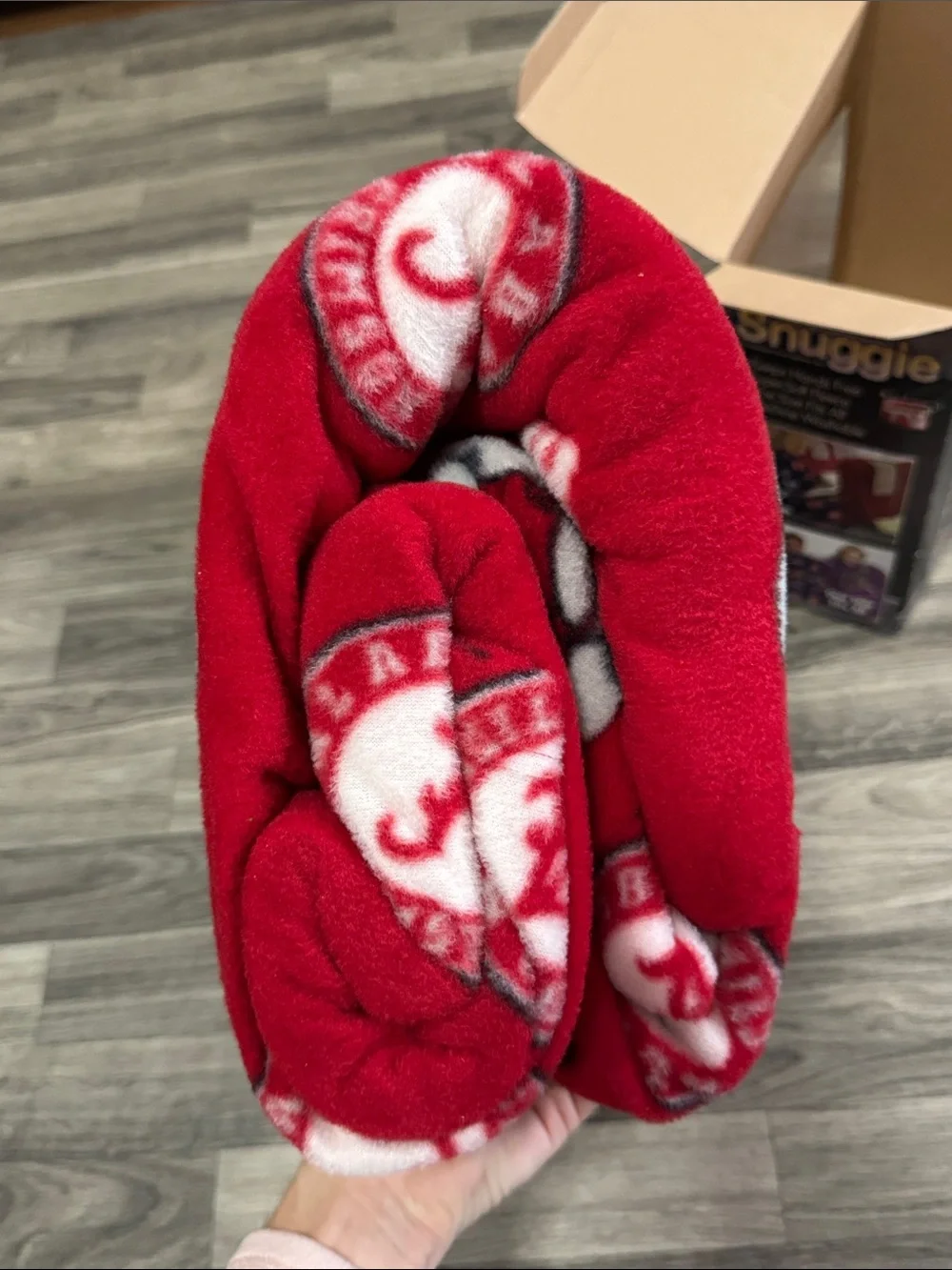 Alabama Printed Collegiate Snuggie with sleeves new in the original box